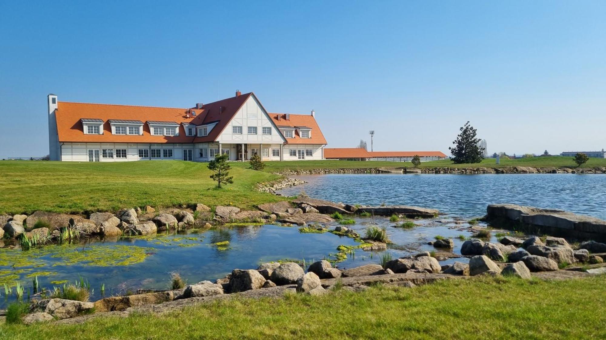 Apartments By Prague City Golf ภายนอก รูปภาพ